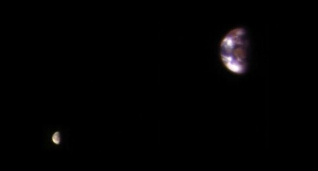 Земля і Місяць зафіксовані з орбіти Марса
