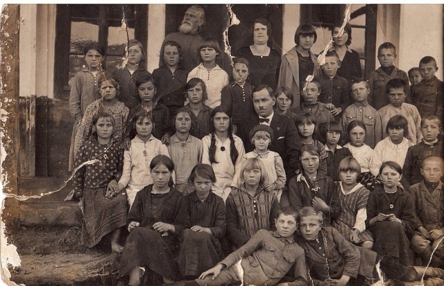 Учні шостого класу Бранівської утраквістичної школи, 1931 р.