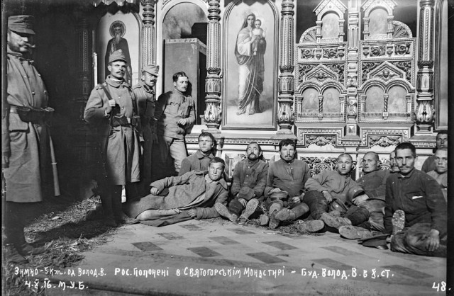 Зимне. Російські полонені в Святогірському монастирі