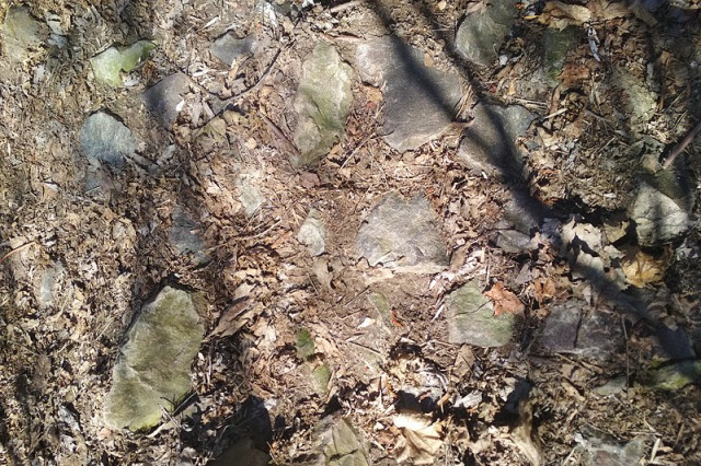 Залишки брукування схилу