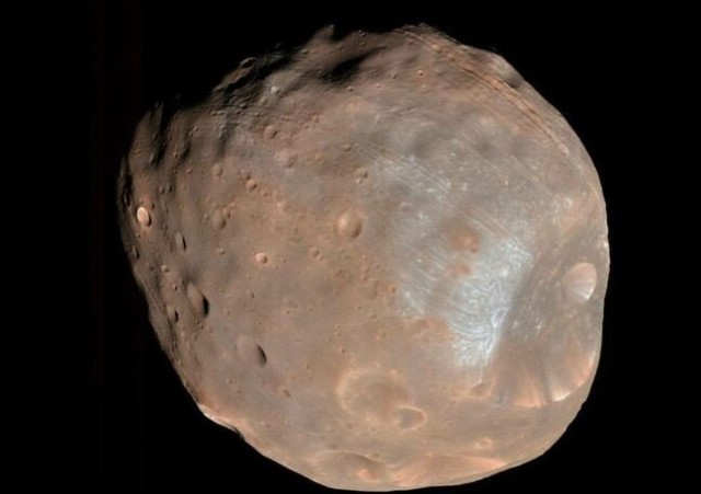 Деталізований знімок супутника Марса - Фобоса