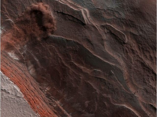 MRO зобразив момент утворення лавини на Марсі