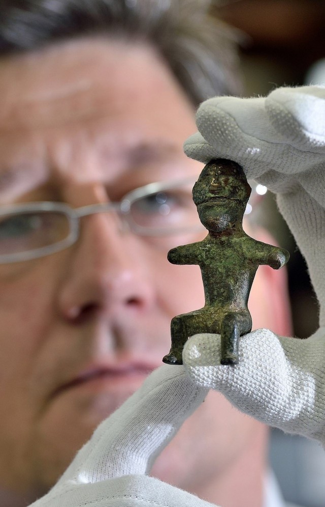 Вважається, що це статуетка німецького бога, їй майже 1800 років. На думку археологів, фігура, ймовірно, була священним предметом і була похована разом зі своїм власником